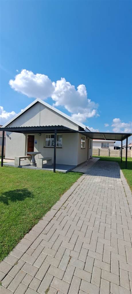 2 Bed House in Rustenburg North photo number 1