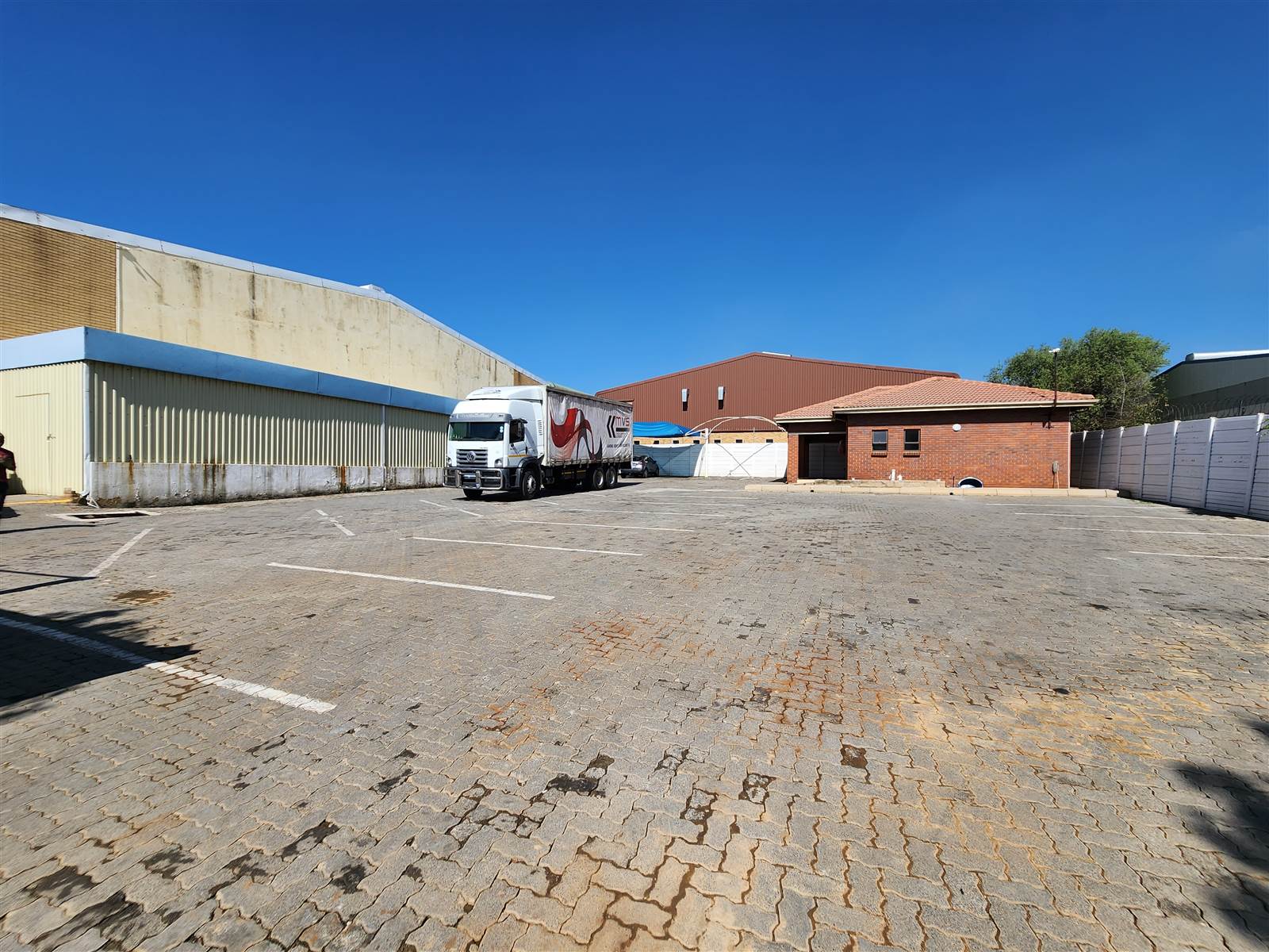 200  m² Industrial space in Spartan photo number 2