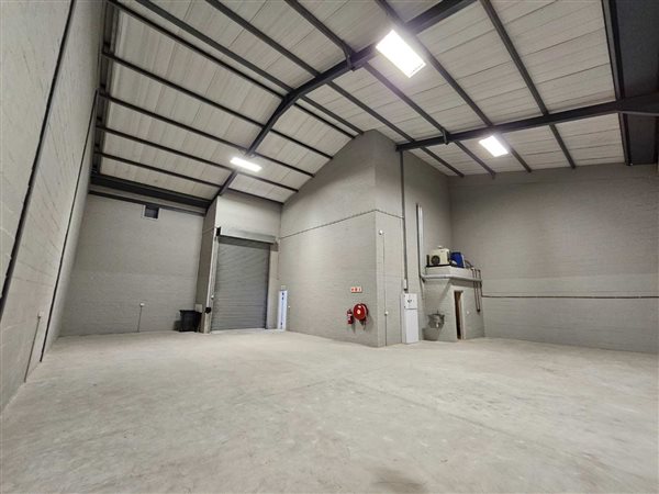 302  m² Industrial space