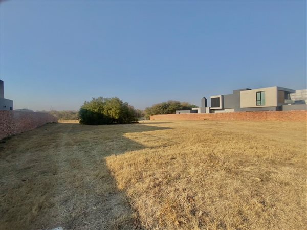 1 421 m² Land