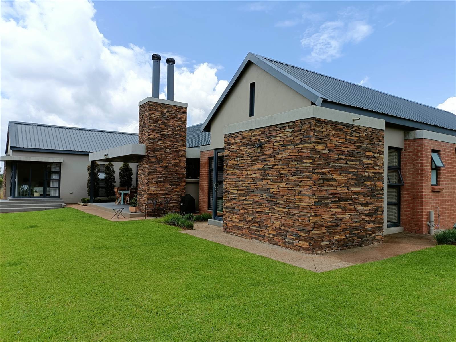 4 Bed House in Randjesfontein photo number 2