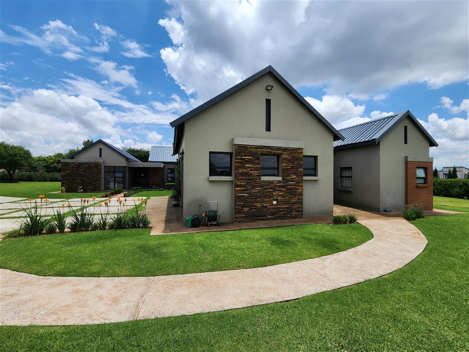 4 Bed House in Randjesfontein photo number 3