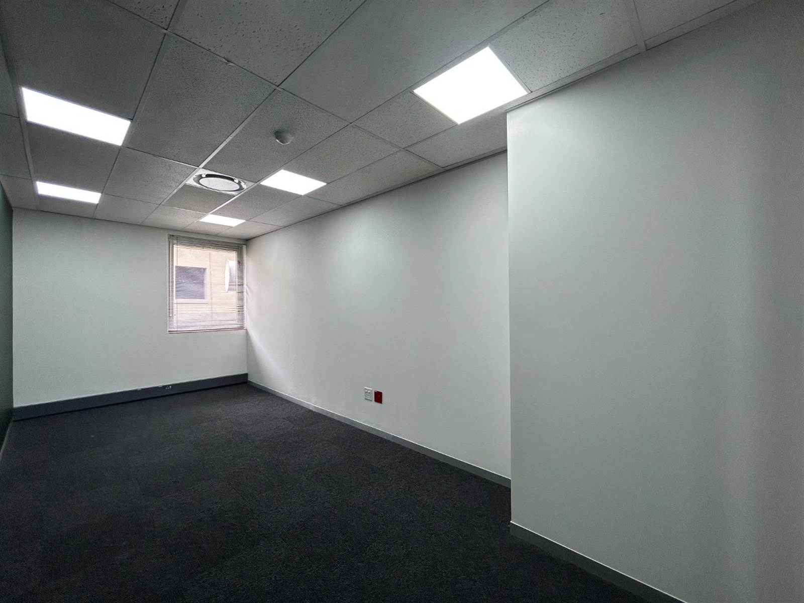 27  m² Office Space in Rosebank photo number 4