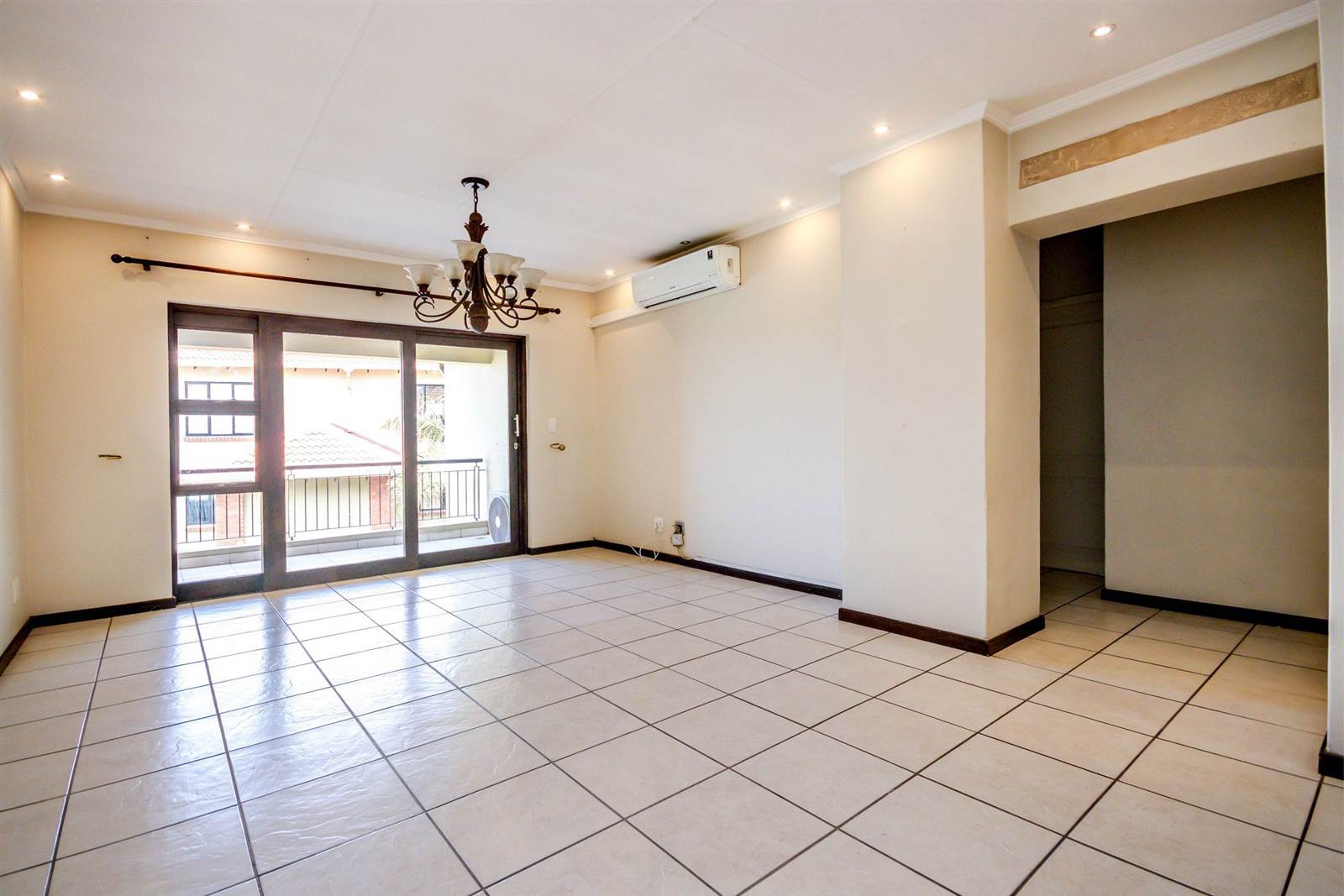 3 Bed Apartment in Sunninghill photo number 2