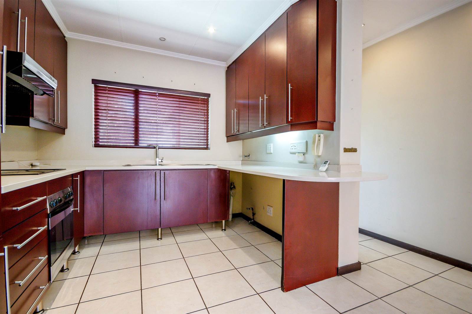 3 Bed Apartment in Sunninghill photo number 8