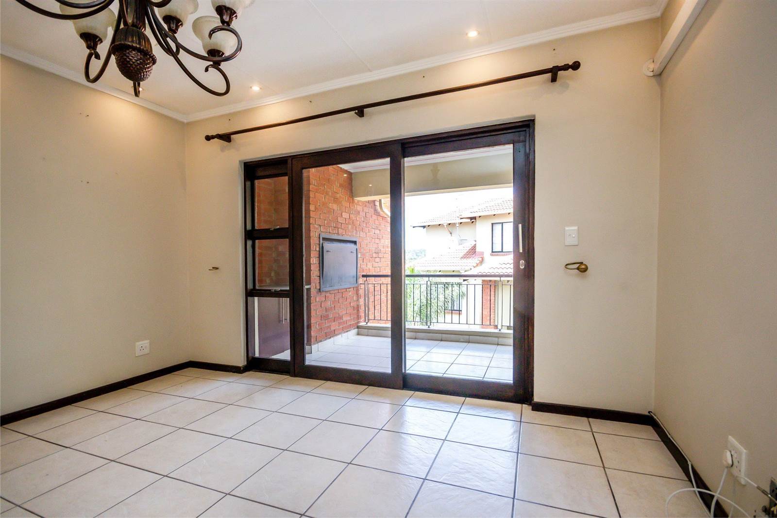 3 Bed Apartment in Sunninghill photo number 4