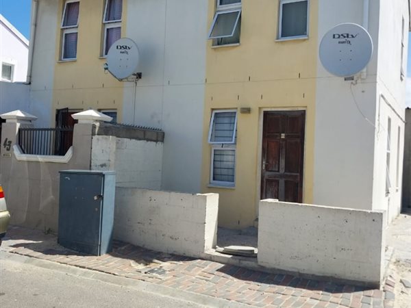2 Bed Townhouse in Mitchells Plain