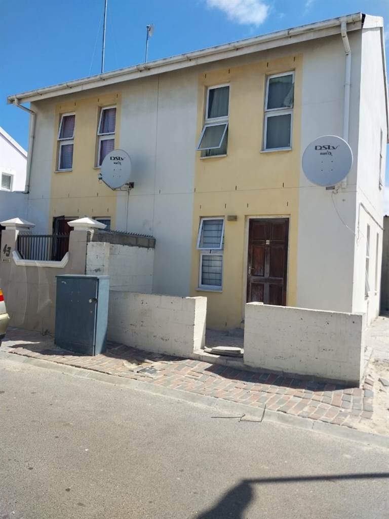 2 Bed Townhouse in Mitchells Plain photo number 1