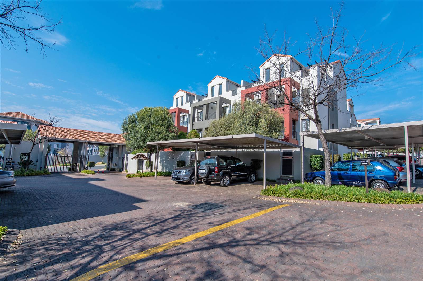 1 Bed Apartment in Lonehill photo number 16