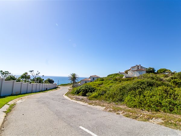 885 m² Land available in St Francis Bay