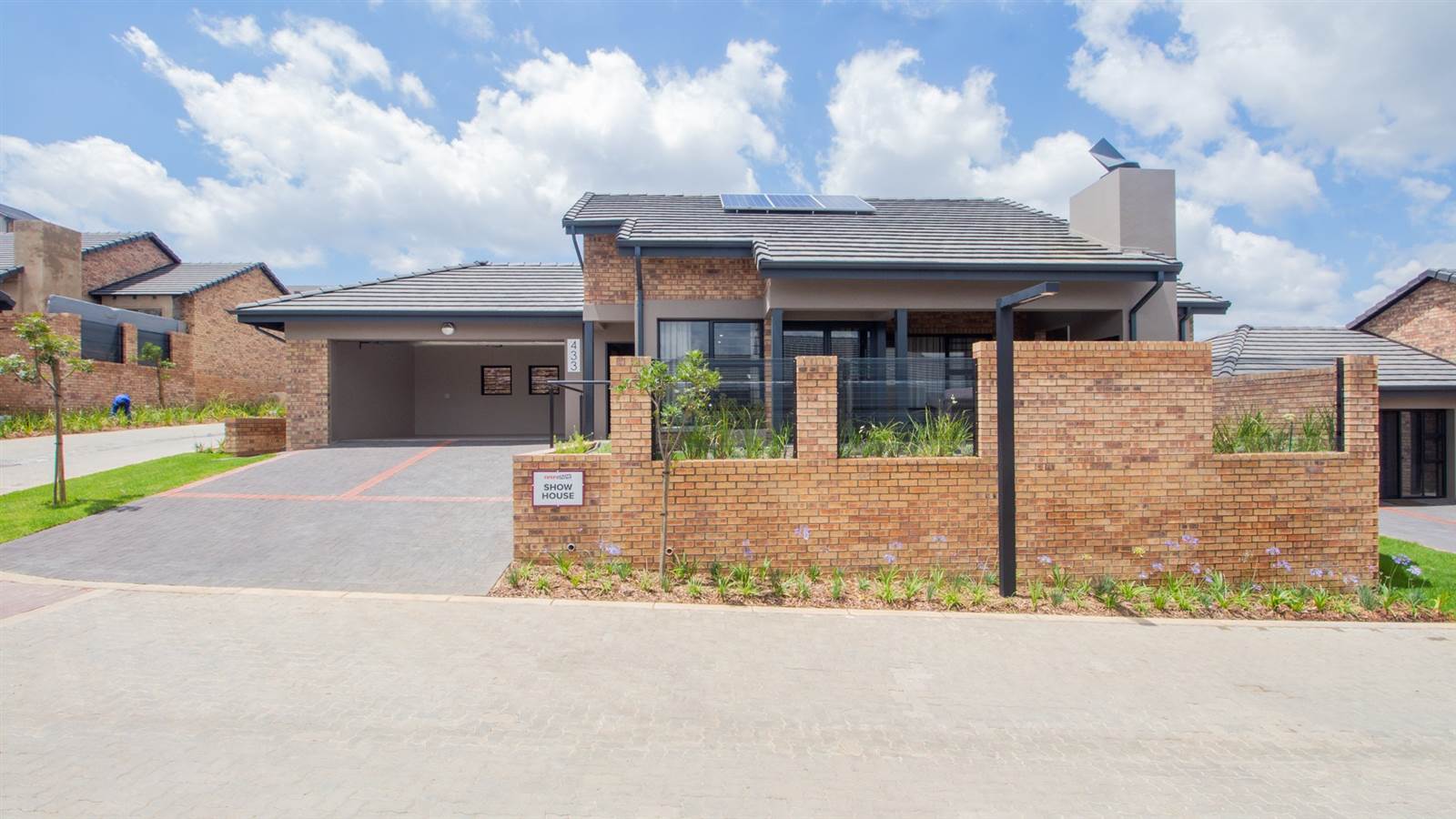 3 Bed House in Roodepoort Central photo number 2