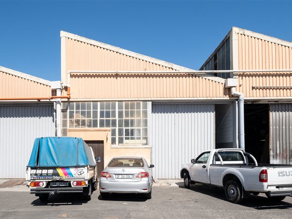 209  m² Industrial space