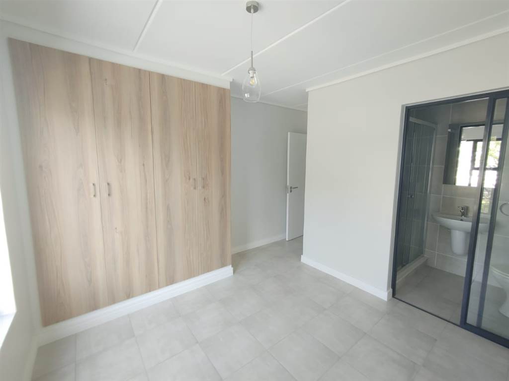 3 Bed Apartment in Linbro Park photo number 11