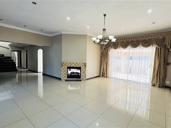 4 Bedroom House 4 Bedroom House