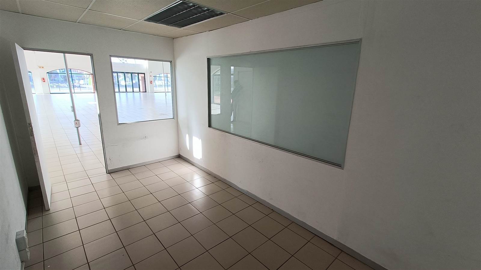 780  m² Commercial space in Parklands photo number 11