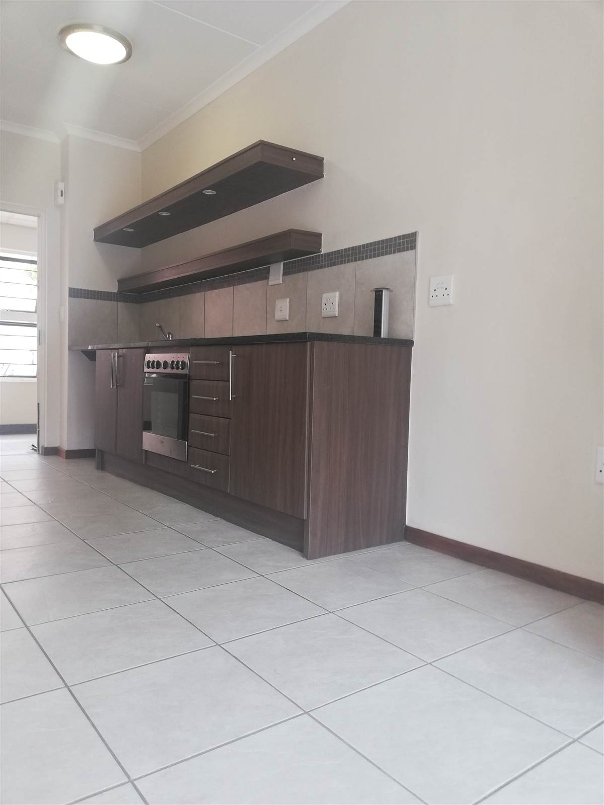 1 Bed Apartment in Douglasdale photo number 7