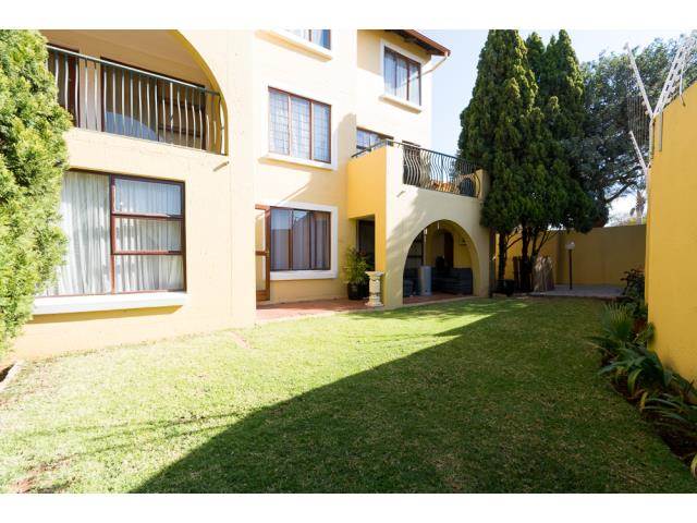 3 Bed Apartment in Sundowner photo number 15