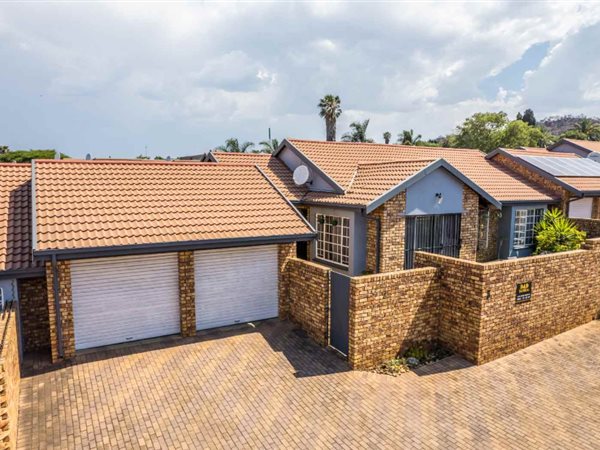 3 Bed Townhouse in Glenvista