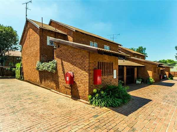 3 Bedroom Townhouse 3 Bedroom Townhouse