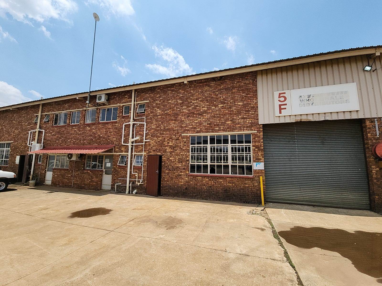 217  m² Industrial space in Rosslyn photo number 1