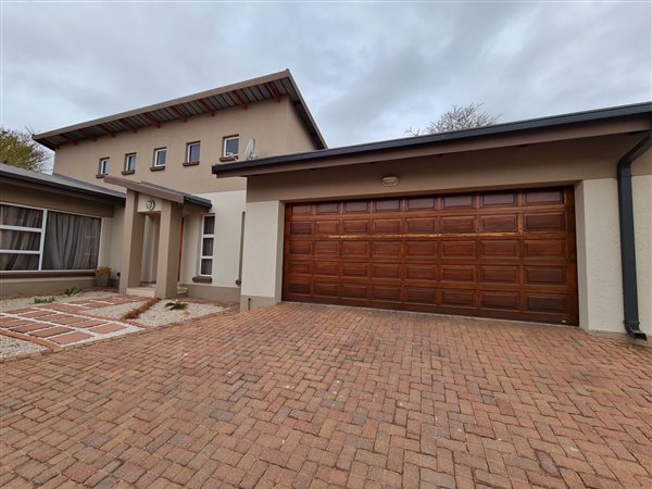 3 Bedroom Townhouse 3 Bedroom Townhouse