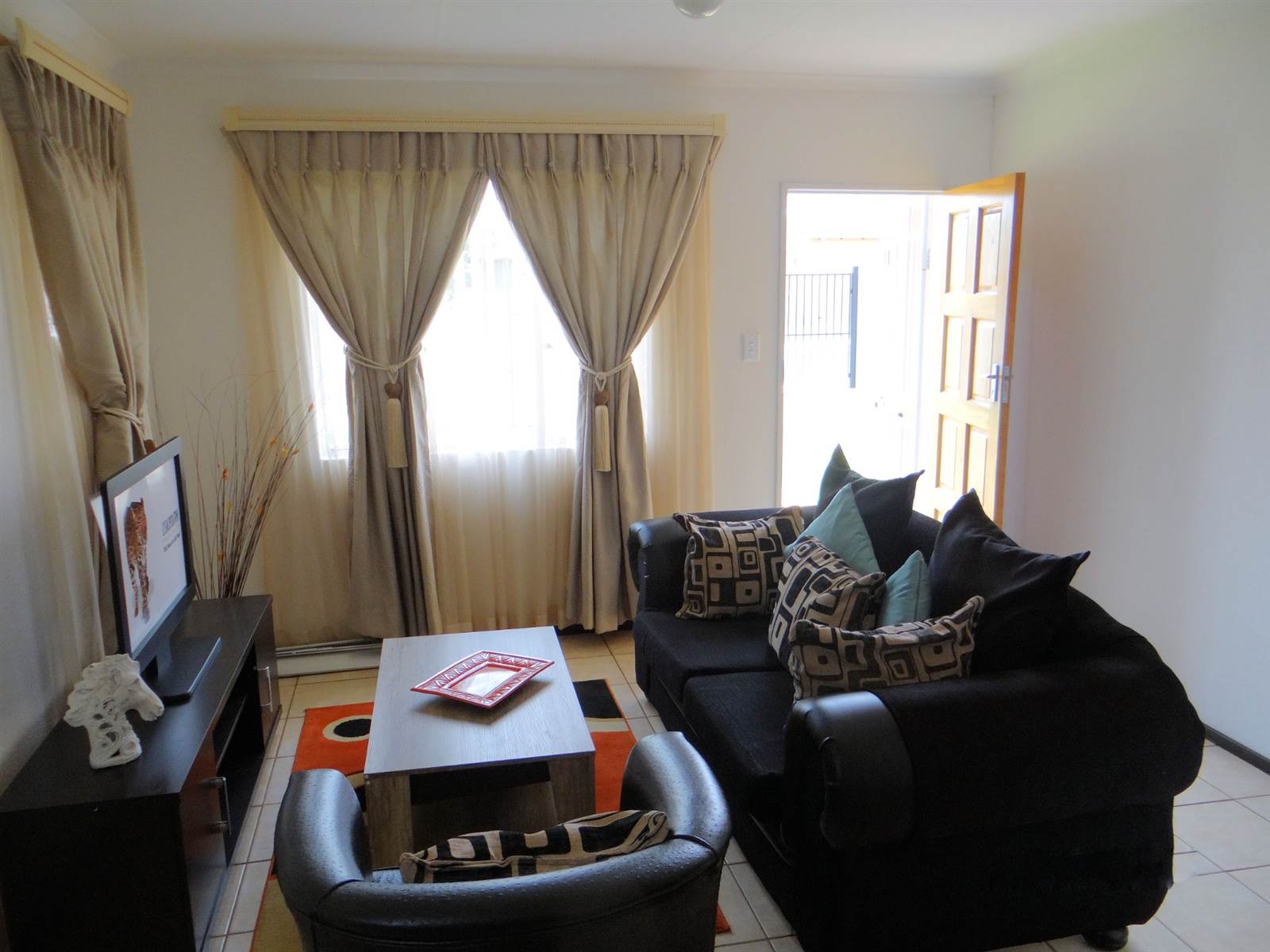 2 Bed House in Diepkloof photo number 7