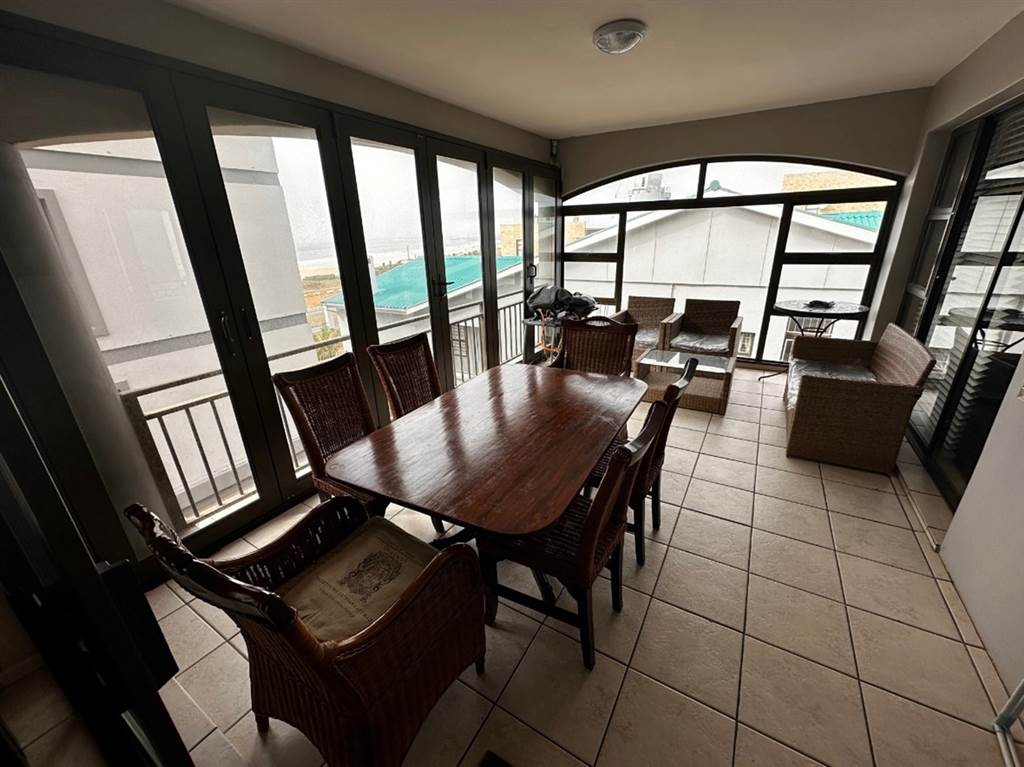 3 Bed Apartment in Jeffreys Bay photo number 2