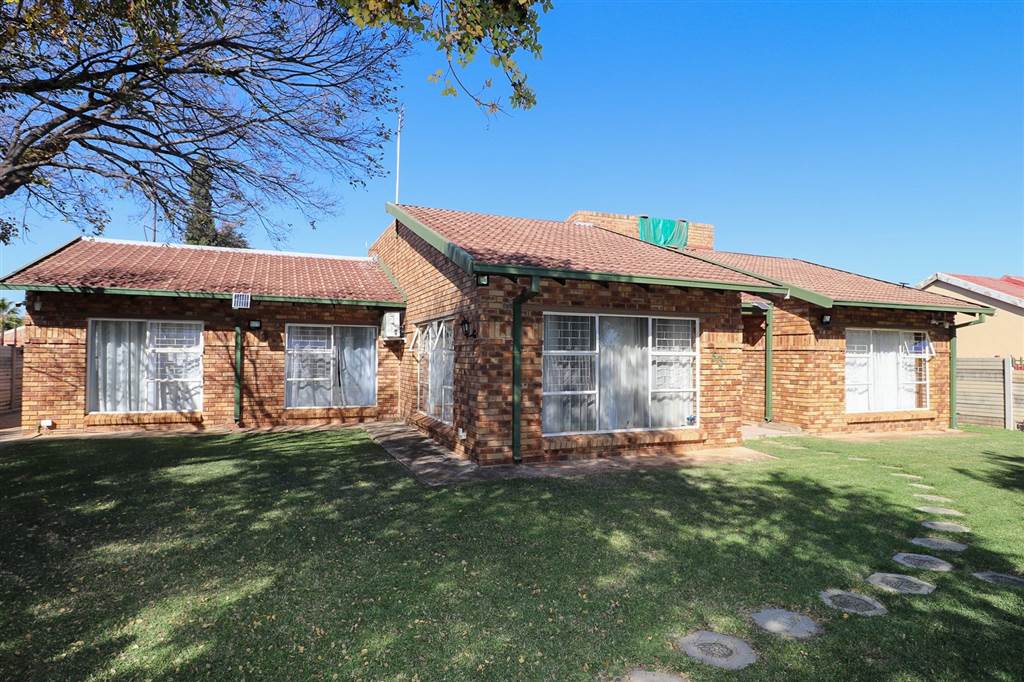 3 Bed House to rent in La Hoff RR4121483 Private Property