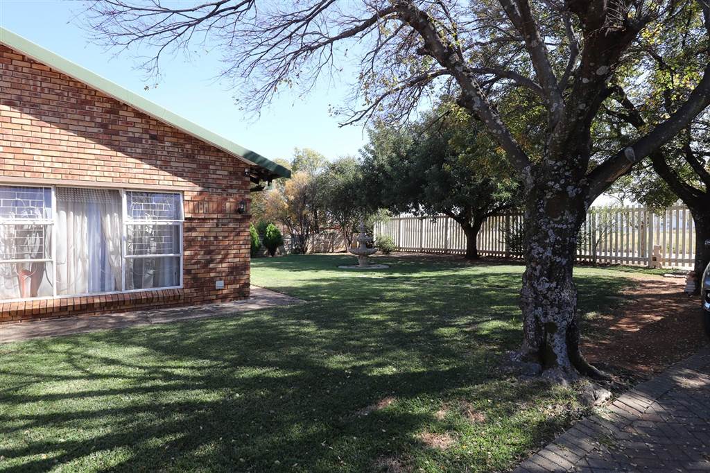 3 Bed House to rent in La Hoff RR4121483 Private Property