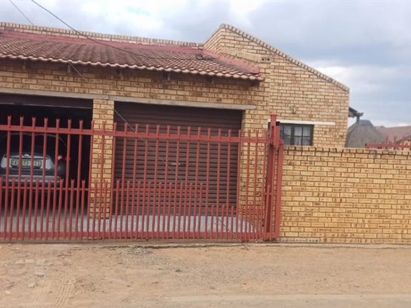 4 Bedroom House 4 Bedroom House