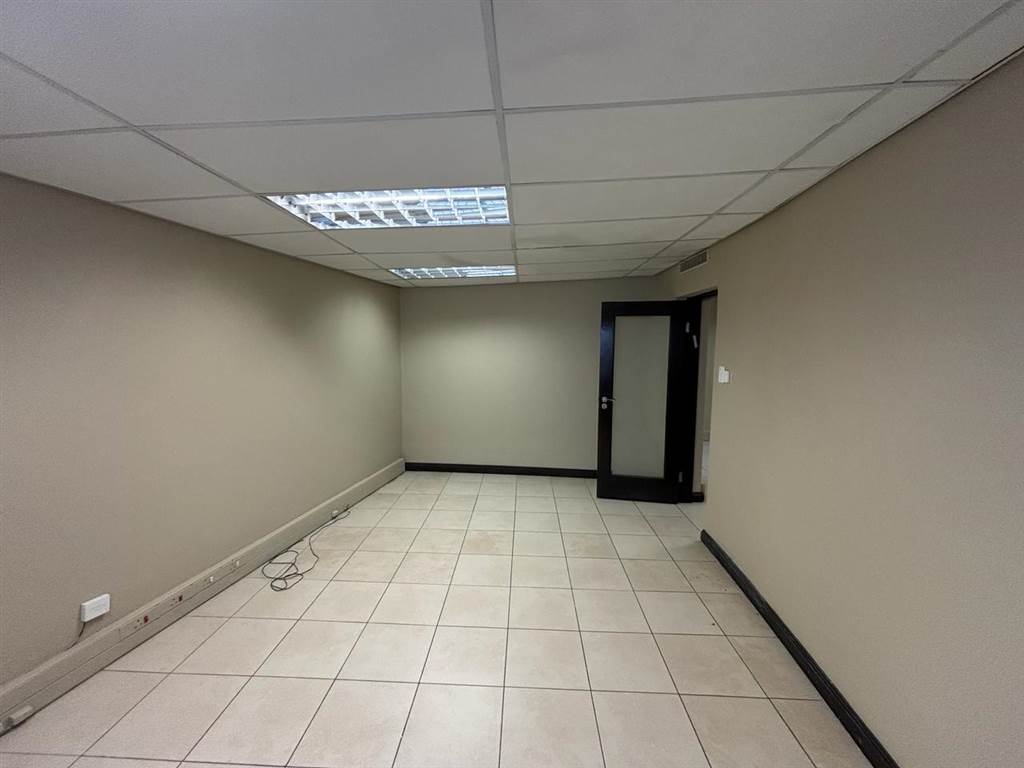 50  m² Commercial space in Bramley photo number 11
