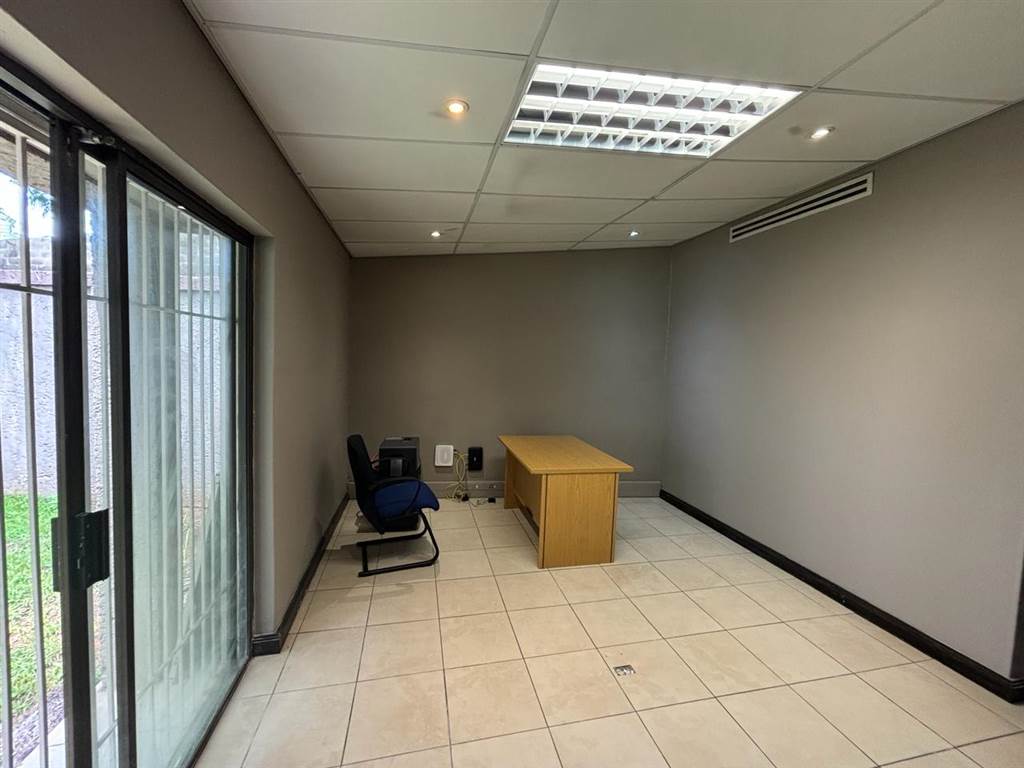 50  m² Commercial space in Bramley photo number 25