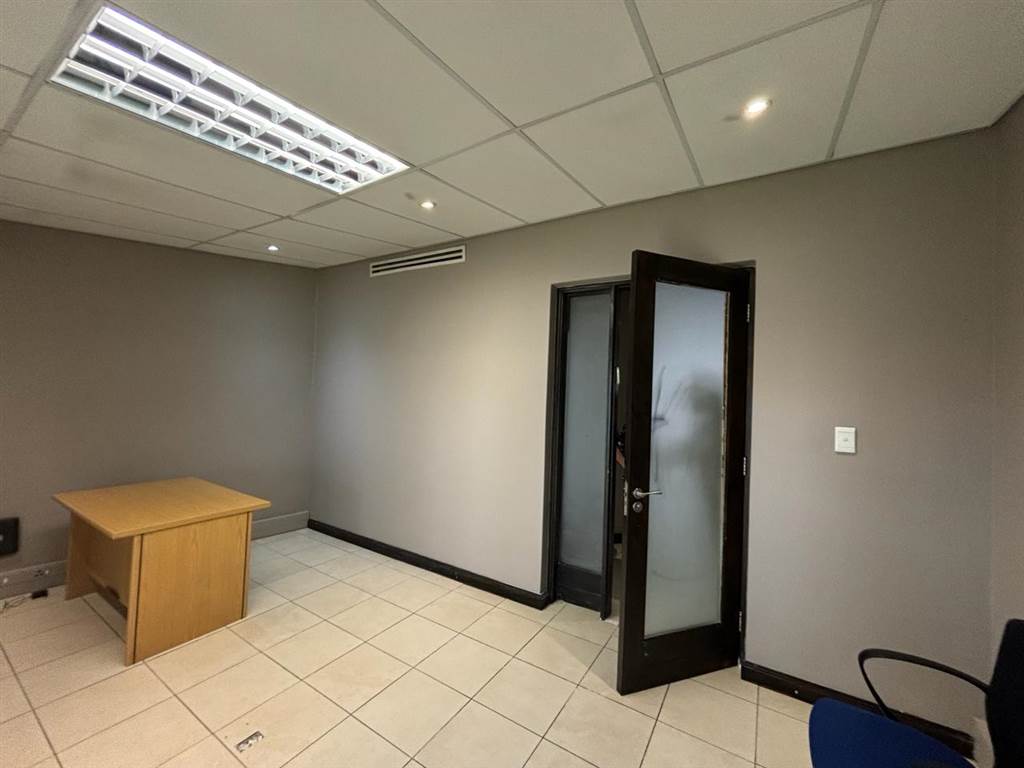 50  m² Commercial space in Bramley photo number 23