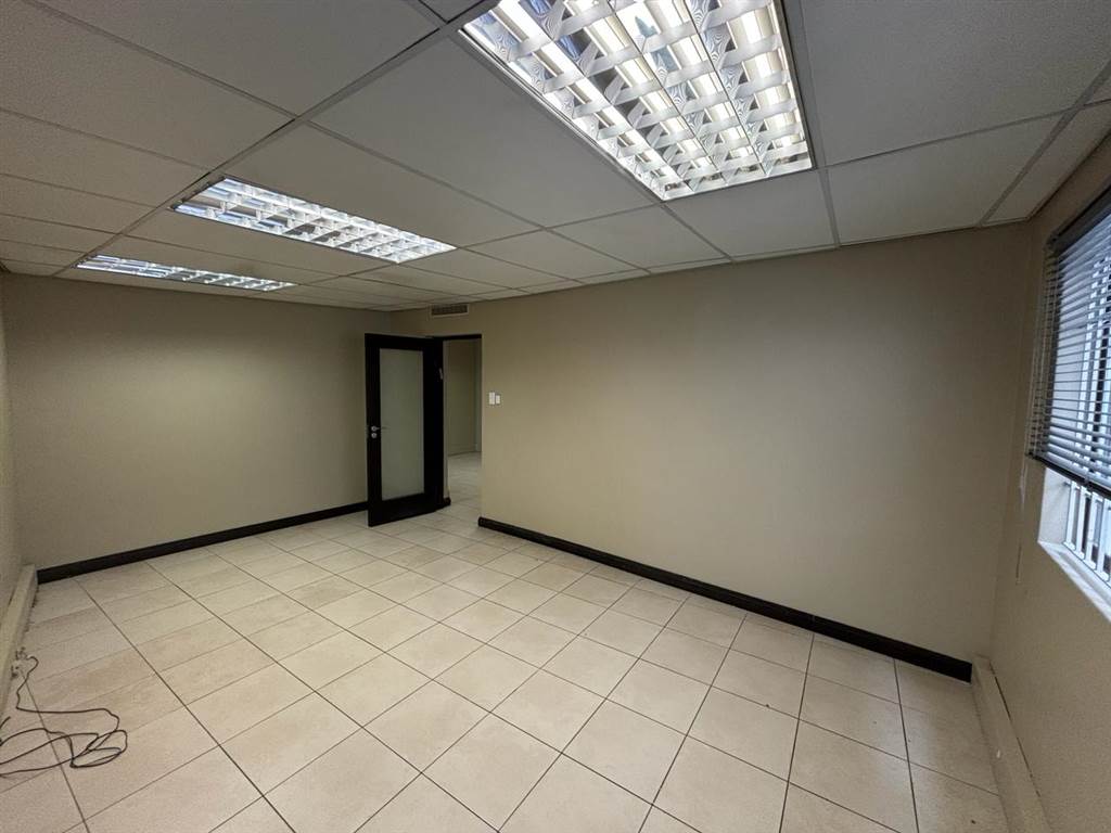 50  m² Commercial space in Bramley photo number 9