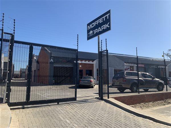 100  m² Commercial space in Fairview