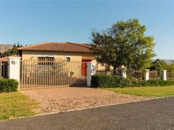 3 Bed House in Sir Lowrys and surrounds