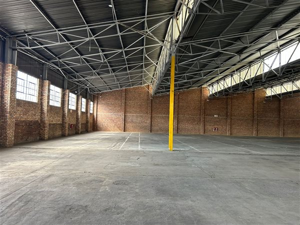 9 073.7  m² Industrial space