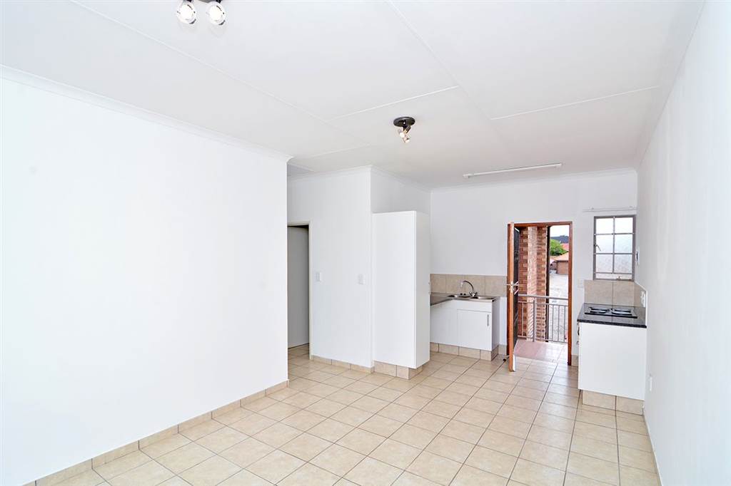 2 Bed Apartment in Edenvale photo number 8