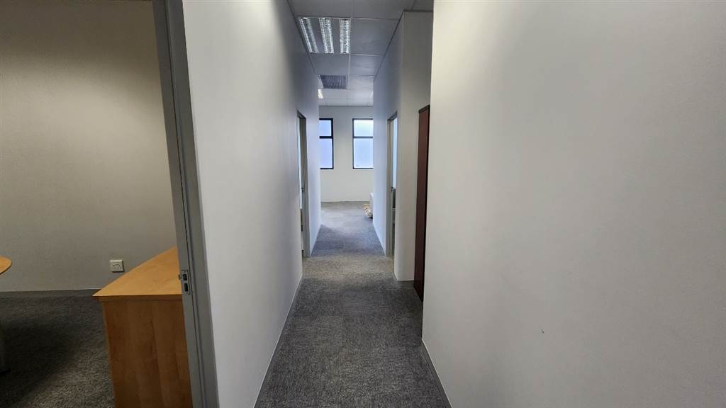163  m² Commercial space in Lynnwood photo number 9