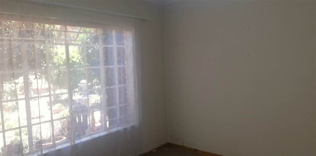 2 Bed Townhouse in Krugersdorp North photo number 17