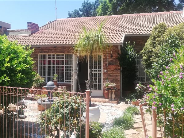 2 Bed Townhouse in Krugersdorp North