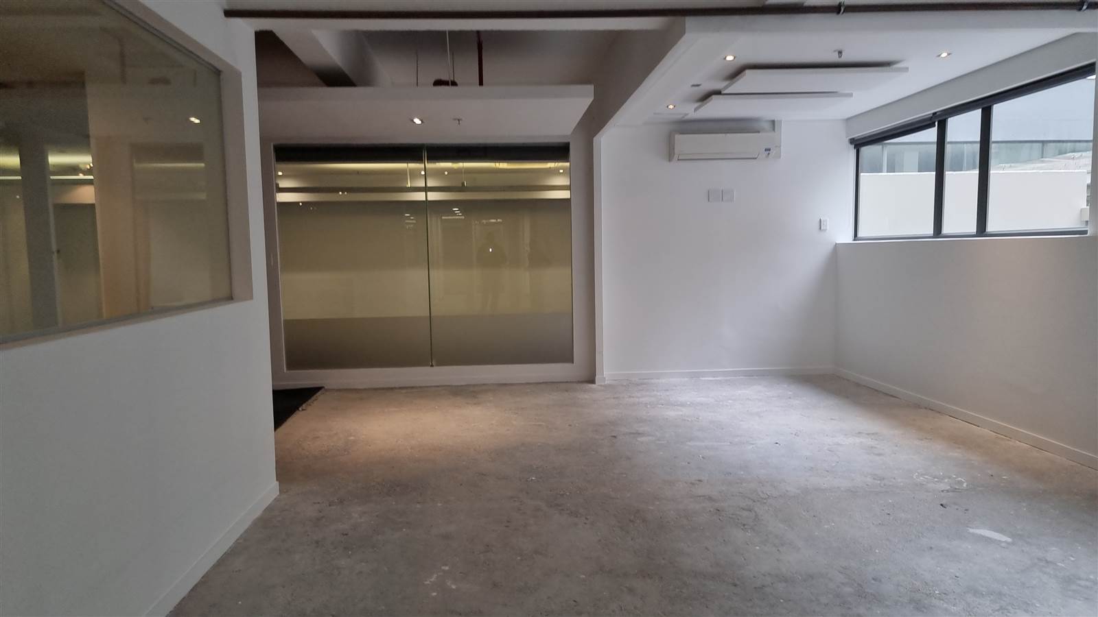 353  m² Commercial space in Foreshore photo number 3