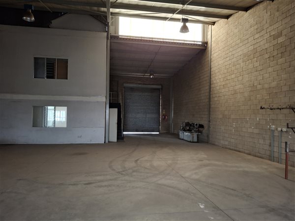 340  m² Industrial space