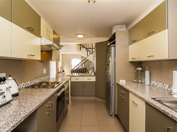 4 Bedroom House 4 Bedroom House
