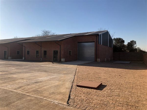 303  m² Industrial space