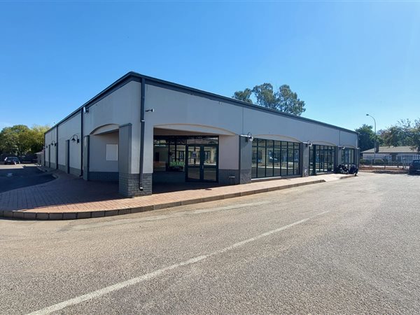 830  m² Commercial space