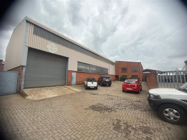 900  m² Industrial space