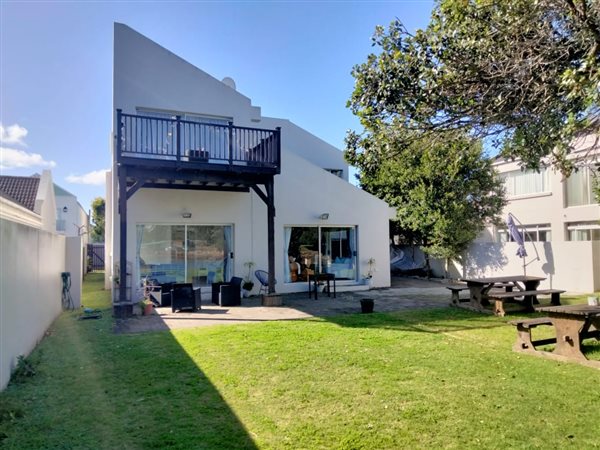 4 Bed House in Royal Alfred Marina