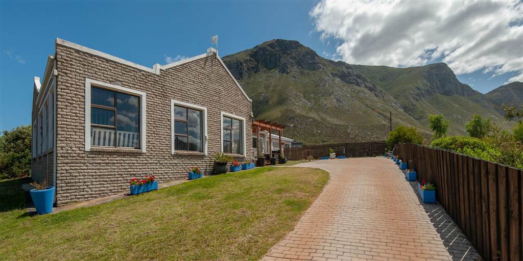4 Bed House in Bettys Bay photo number 2
