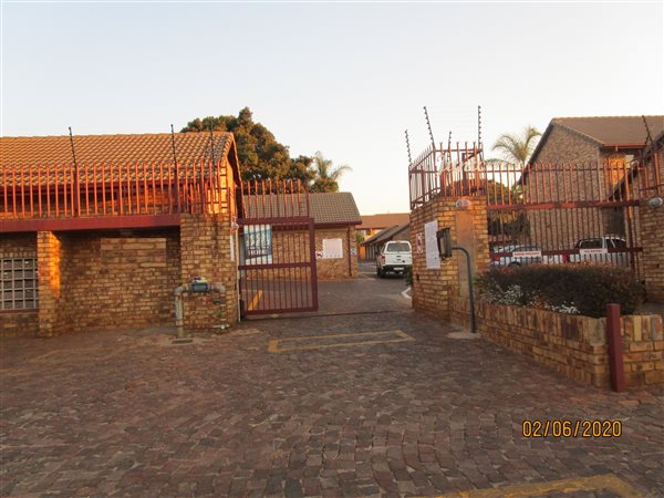 3 Bed Townhouse in Zwartkop